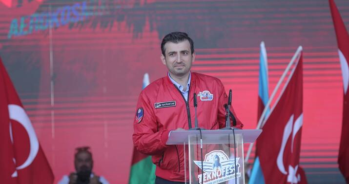 Səlcuq Bayraktar  “TEKNOFEST”in açılışında Nuru Paşadan danışdı