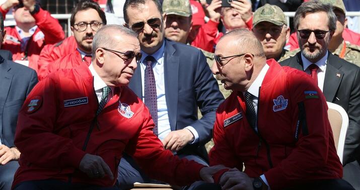 İlham Əliyev və Ərdoğana xatirə hədiyyələri təqdim olundu