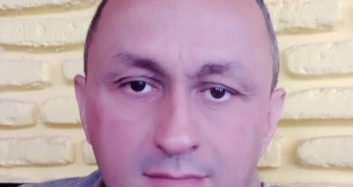 "Hərdən durub gülümsə canındakı qorxuya..." -