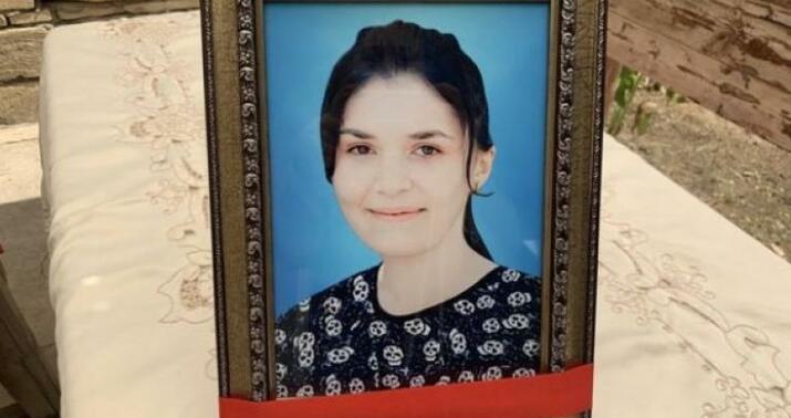 Prokuror arvadını öldürən kişiyə ağır cəza istədi –