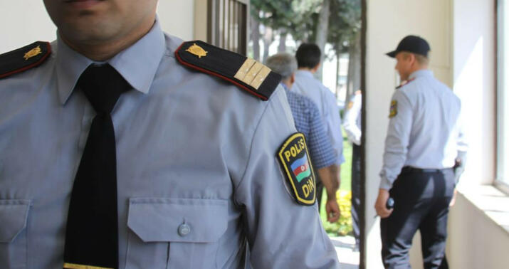 Vəzifəli şəxslərin “qohumu” olan polisin şok əməlləri –