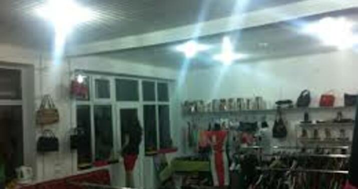 Paltar mağazasında arvadını dostu ilə tutdu: "Səsinə qulaq asdım..."  –