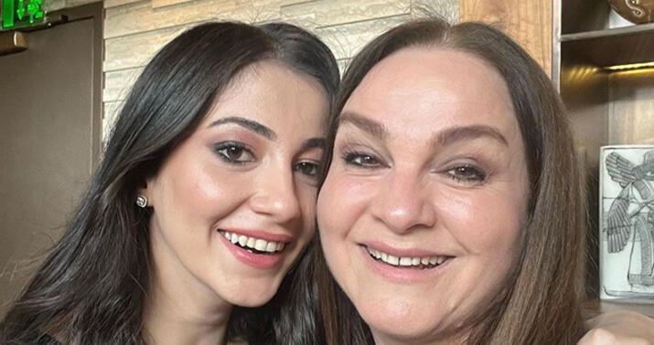 Azərbaycanlı aktrisa Polad Bülbüloğlunun qızı ilə -