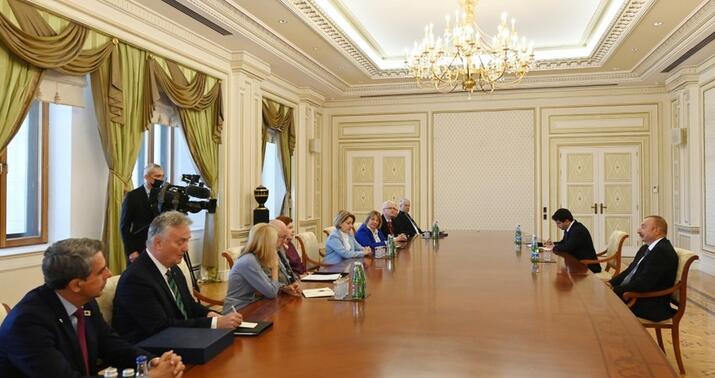 İlham Əliyev Nizami Gəncəvi Mərkəzinin həmsədrlərini qəbul etdi