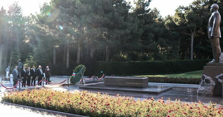 Tibb ictimaiyyətinin nümayəndələri Fəxri xiyabanı ziyarət etdi -