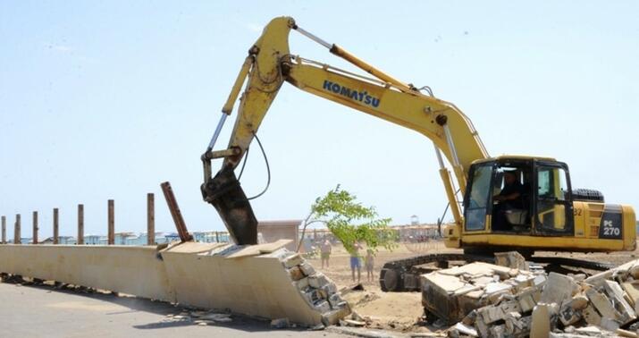 Xəzərin sahilindəki qanunsuz hasar və tikililər sökülür -