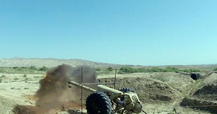 Azərbaycan Ordusunun artilleriya bölmələri təlim keçir -