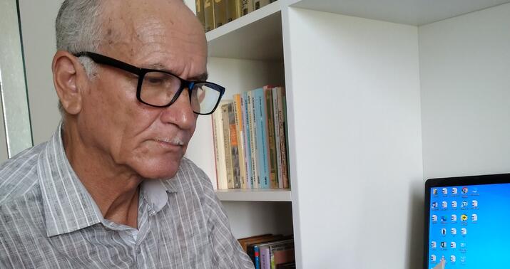 "Başına noxta keçirir, dartıb mötəbər yerə qoyurlar, adam sınır..." -