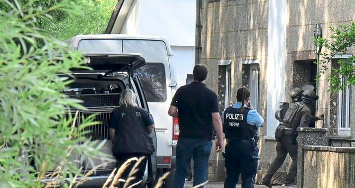 Almaniyada polis bir neçə obyekt və evə basqın etdi -