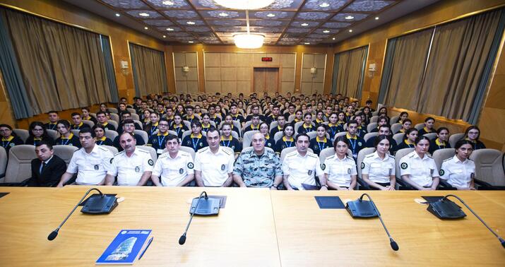 Könüllü gömrükçülərlə görüş keçirildi