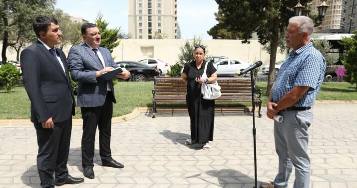 Bakı sakinləri "Açıq mikrofon"un imkanlarından yararlandı -