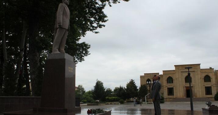 Nazir İsmayıllıda mədəniyyət müəssisələrinin fəaliyyəti ilə tanış oldu