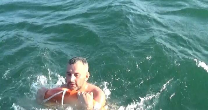 Xəzərdə batma təhlükəsi ilə üzləşən 2 nəfər xilas edildi