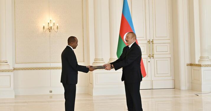 İlham Əliyev bir sıra ölkə səfirlərinin  etimadnamələrini qəbul etdi -