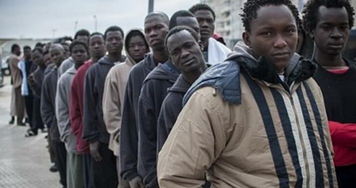 Sorğu: Britaniyalıların 71%-i hökumətin qanunsuz miqrasiya ilə mübarizəsindən narazıdır