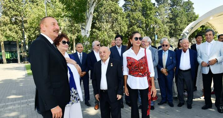 İlham Əliyev və Mehriban Əliyeva mədəniyyət və incəsənət xadimləri ilə söhbətləşdi