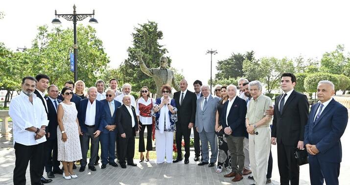 Prezident və xanımı Müslüm Maqomayevin abidəsinin açılışında iştirak etdilər -