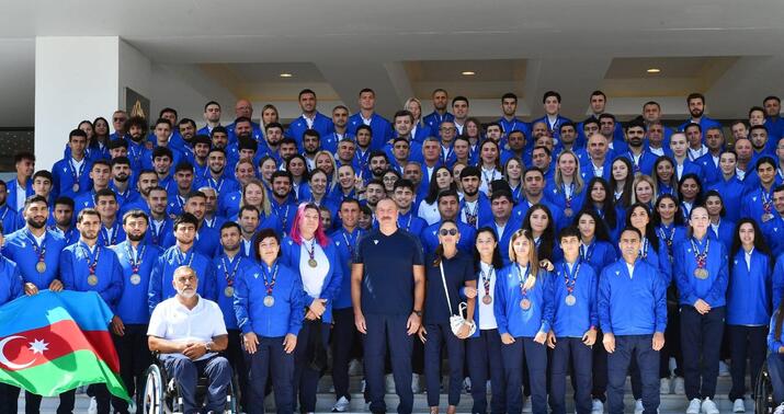 Prezident və Birinci xanım bir sıra idmançılarla görüşdülər -