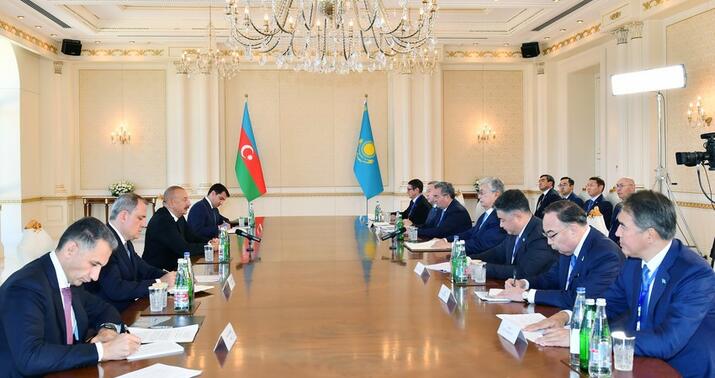 Azərbaycan və Qazaxıstan prezidentlərinin geniş tərkibdə görüşü keçirildi -