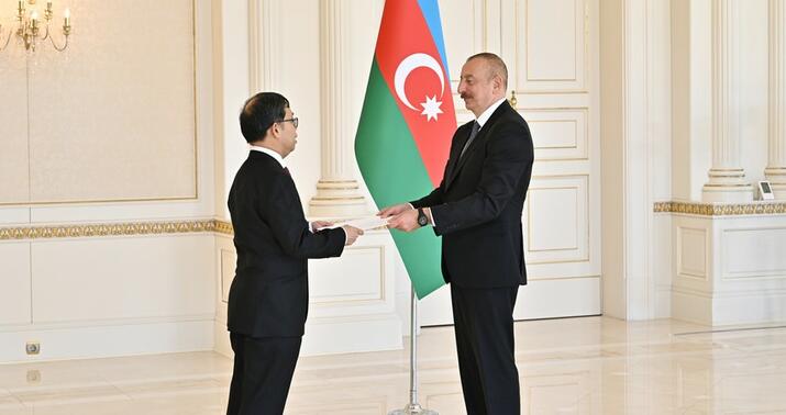 İlham Əliyev yeni səfirlərin etimadnamələrini qəbul etdi -