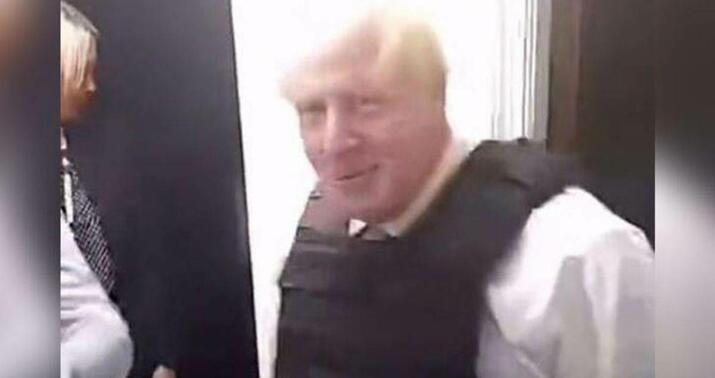 Oyananda Boris Consonu evində gördü –