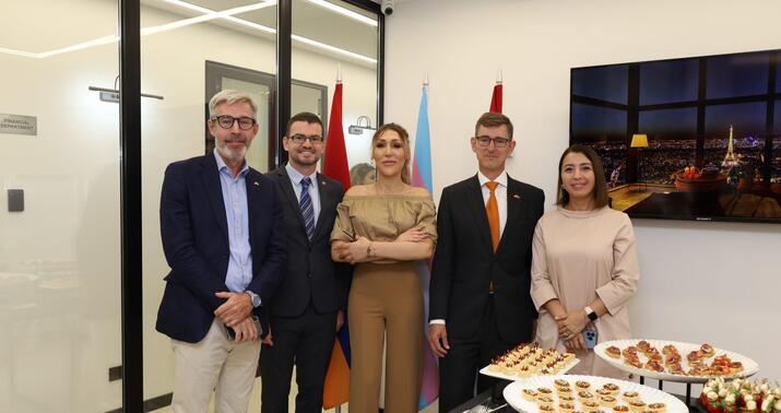 İrəvanda LGBT üçün ofis açıldı: mərasimə səfirlər də qatıldı -