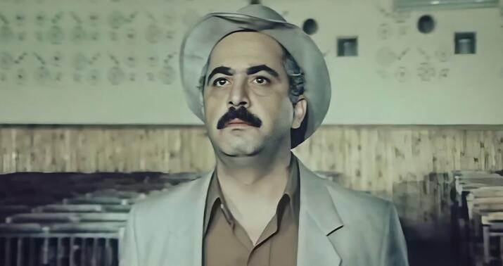 "Üzümüzə gülüb, qapımızda yatan bəziləri..." -