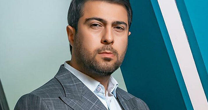Qaraçuxurlu qızı ilə birgə hava limanında -