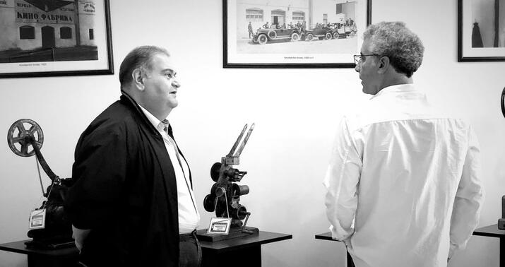 Tanınmış rejissorlar Film Fondunda -