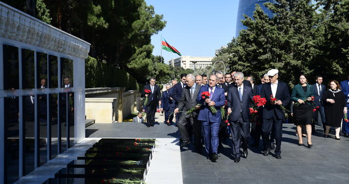 YAP nümayəndələri Şəhidlər xiyabanını ziyarət etdilər