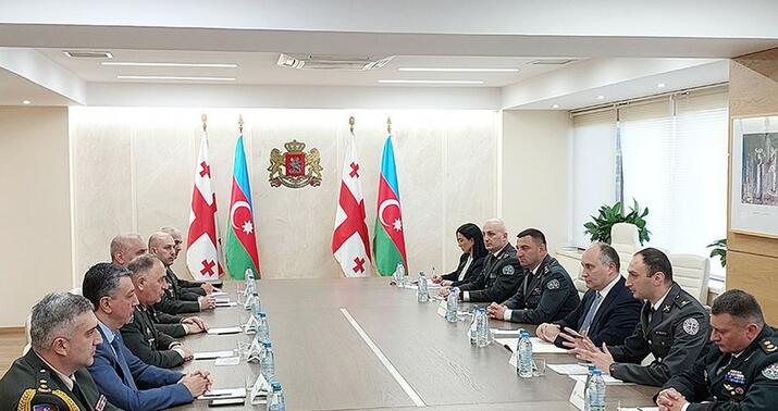 Baş Qərargah rəisi Gürcüstanın müdafiə naziri ilə görüşdü