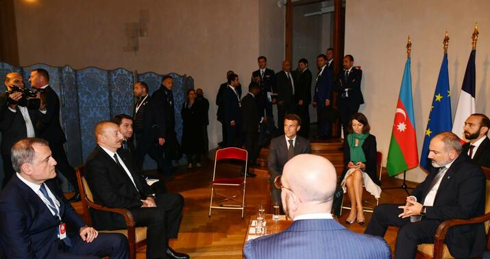 Praqada qeyri-rəsmi şəkillərdə görünən detal: