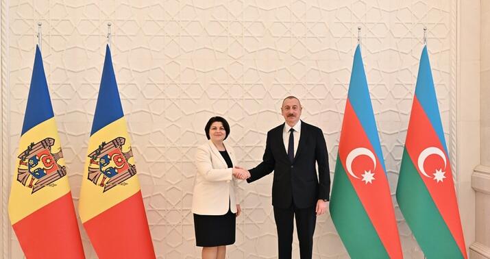 Prezident Moldovanın Baş naziri ilə təkbətək görüşdü -