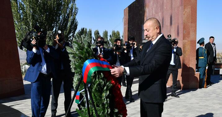 Prezident “Ata-Beyit” Milli Tarixi-Memorial Kompleksini ziyarət etdi -