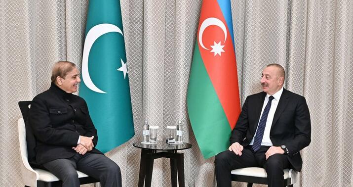 Prezident Astanada Şəriflə görüşdü -