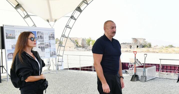 Prezident və birinci xanım Zəngilan aeroportunda -