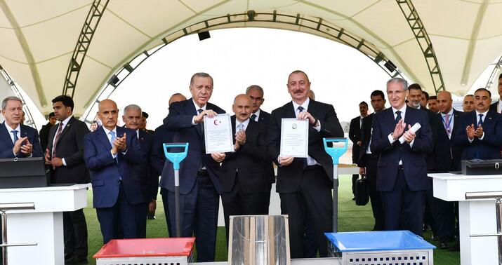 Cəbrayılda üç kompleksin təməli qoyuldu -