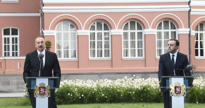 Əliyev və Qaribaşvili mətbuata bəyanatlarla çıxış etdilər -