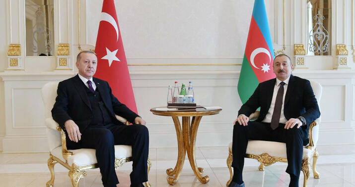 İlham Əliyev Türkiyə liderini Soçi görüşü barədə məlumatlandırdı