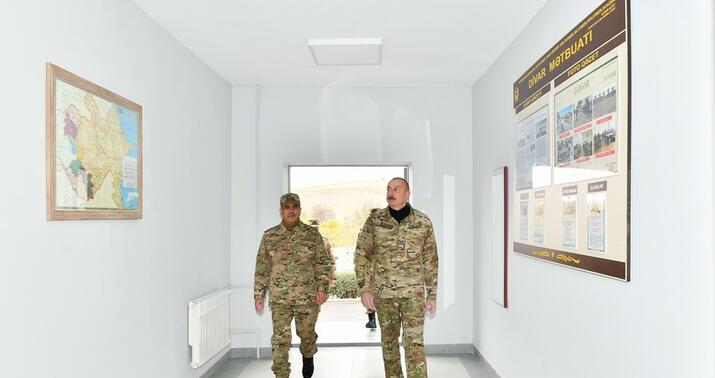 Prezident hərbçilər üçün yeni istifadəyə verilmiş yaşayış binaları ilə tanış oldu