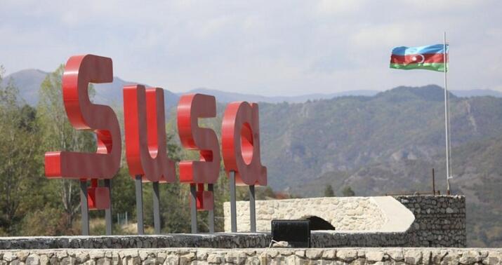 Şuşada dalğalanan bayraq: "Tam fərqli bu iki ildə..." -