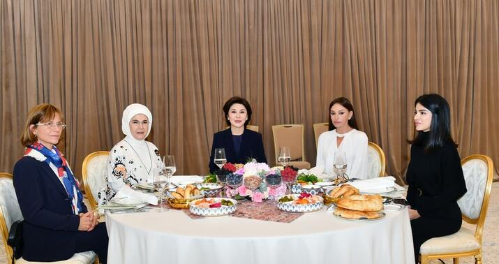 Mehriban Əliyeva Səmərqənddə təşkil olunan naharda iştirak etdi