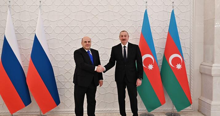 Əliyev Mişustinlə təkbətək görüşdü