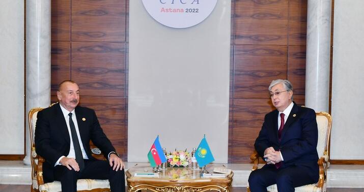 Prezident qazaxıstanlı həmkarı ilə telefonda danışdı