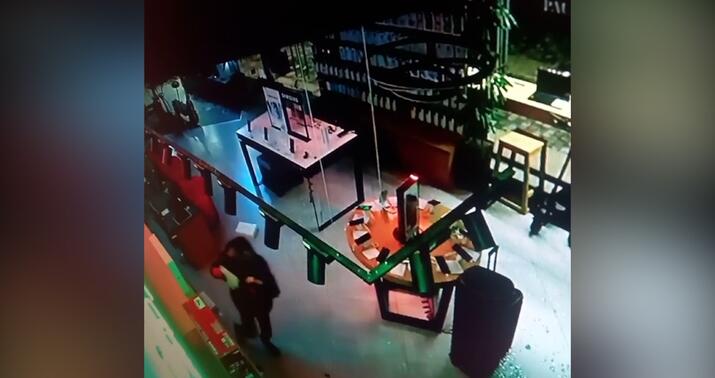 Mağazadan 24 min manatlıq telefon oğurlandı –