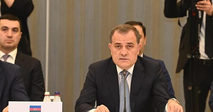 Ceyhun Bayramov Aktauda bəyanatla çıxış edir