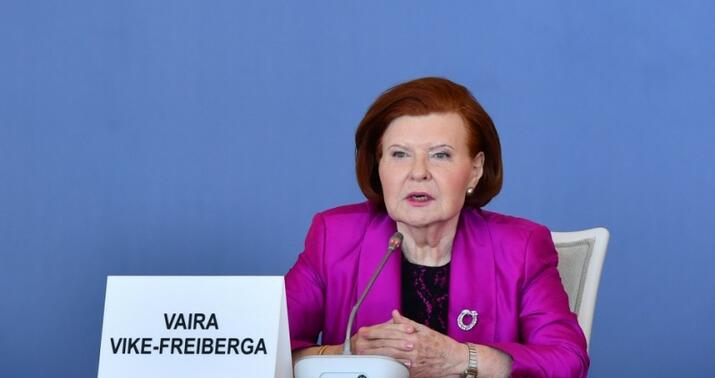 Prezident Vayra Vike-Freyberqanı təltif etdi