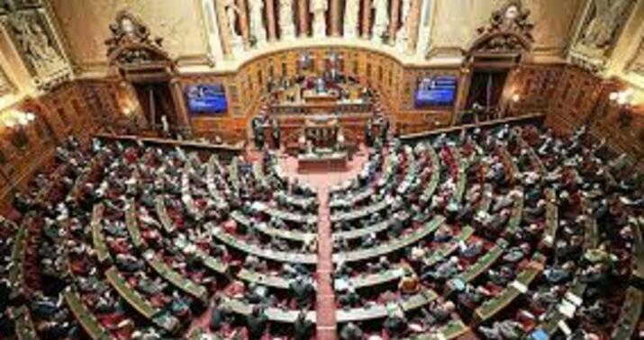 Fransa gerçək simasını nümayiş etdirir -