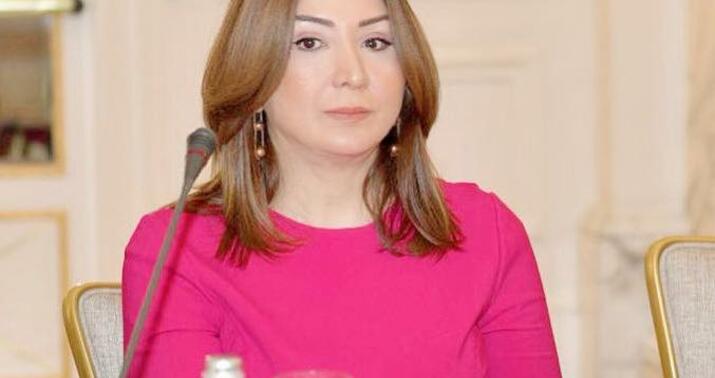 Məktəbdə hicab müzakirəsi: Maarifçilər nəyin savaşını aparırdı?