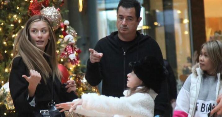 Acun sevgilisi və qızıyla alış-veriş mərkəzində...-